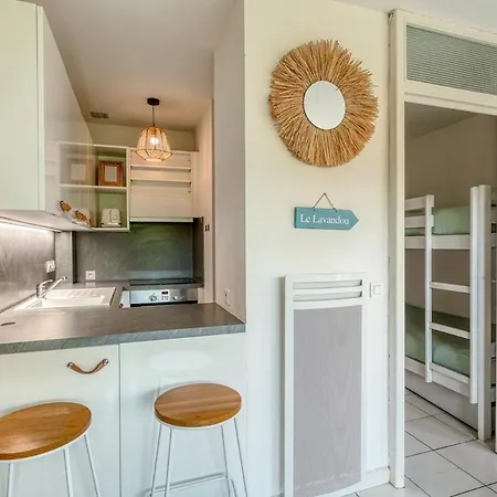 Апартаменты La Fossette , 4 Personnes, 5mn De La Plage, Wifi, Climatisation, Parking, Terrasse Sans Vis-a-vis Ле-Лаванду