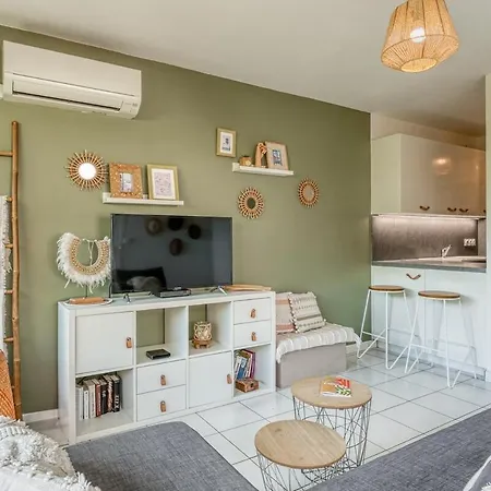 Апартаменты La Fossette , 4 Personnes, 5mn De La Plage, Wifi, Climatisation, Parking, Terrasse Sans Vis-a-vis *